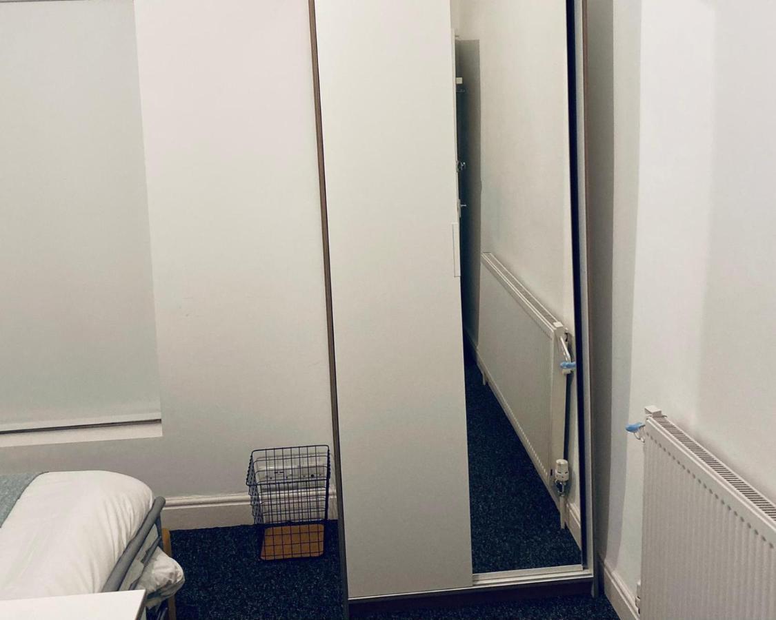 Large 4 Bedroom Home - Coventry City Centre 외부 사진