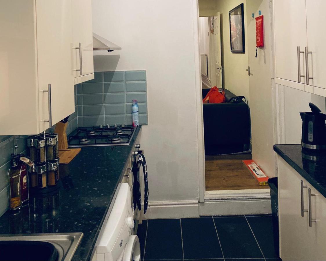 Large 4 Bedroom Home - Coventry City Centre 외부 사진